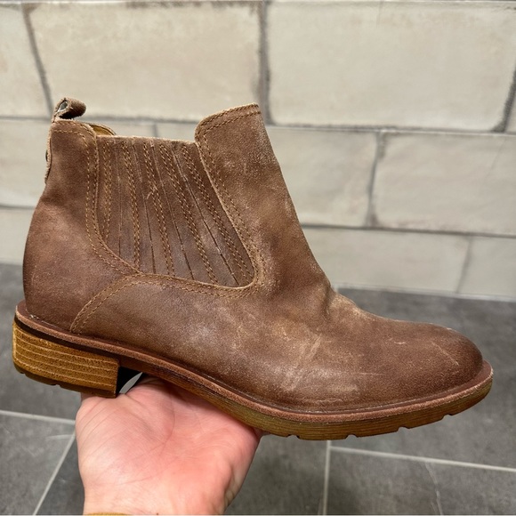 Discounted boots for Ellen - Picture 9 of 10